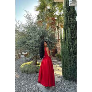 Robe de bal rouge longue avec bretelles, taille XS, robe de soirée formelle pour le bal de promo, décoration en strass et fleurs, style long - Product Image 3