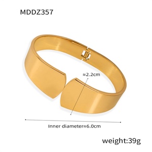 Joyería Minimalista de Lujo, Elegante Brazalete Geométrico de Acero Inoxidable Chapado en Oro - Product Image 6