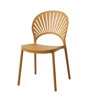 Chaise de café élégante en polypropylène pp en plastique Vente en gros Restaurant nordique Salle à manger en plastique Chaise de café