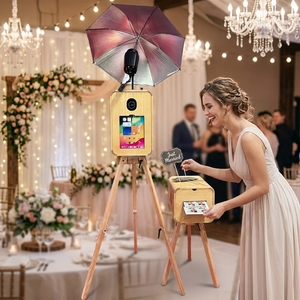 Cabina de Fotos Portátil de Madera Premium para iPad con Trípode y Estante para Impresora, Ideal para <span class=keywords><strong>Alquiler</strong></span> en Bodas y Eventos - Product Image 1