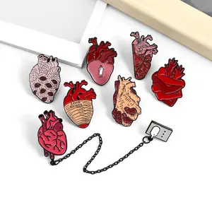새로운 디자인 개인 판지 금속 심장 기관 모양 브로치 핀 배지 사용자 정의 하드 에나멜 옷깃 핀 귀여운 배지 데님 가방 브로치