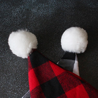 Chapeau de Père Noël du Nouvel An en gros bon marché Motif de grille à carreaux décoratifs de Noël Chapeaux de Père Noël à carreaux rouges et noirs
