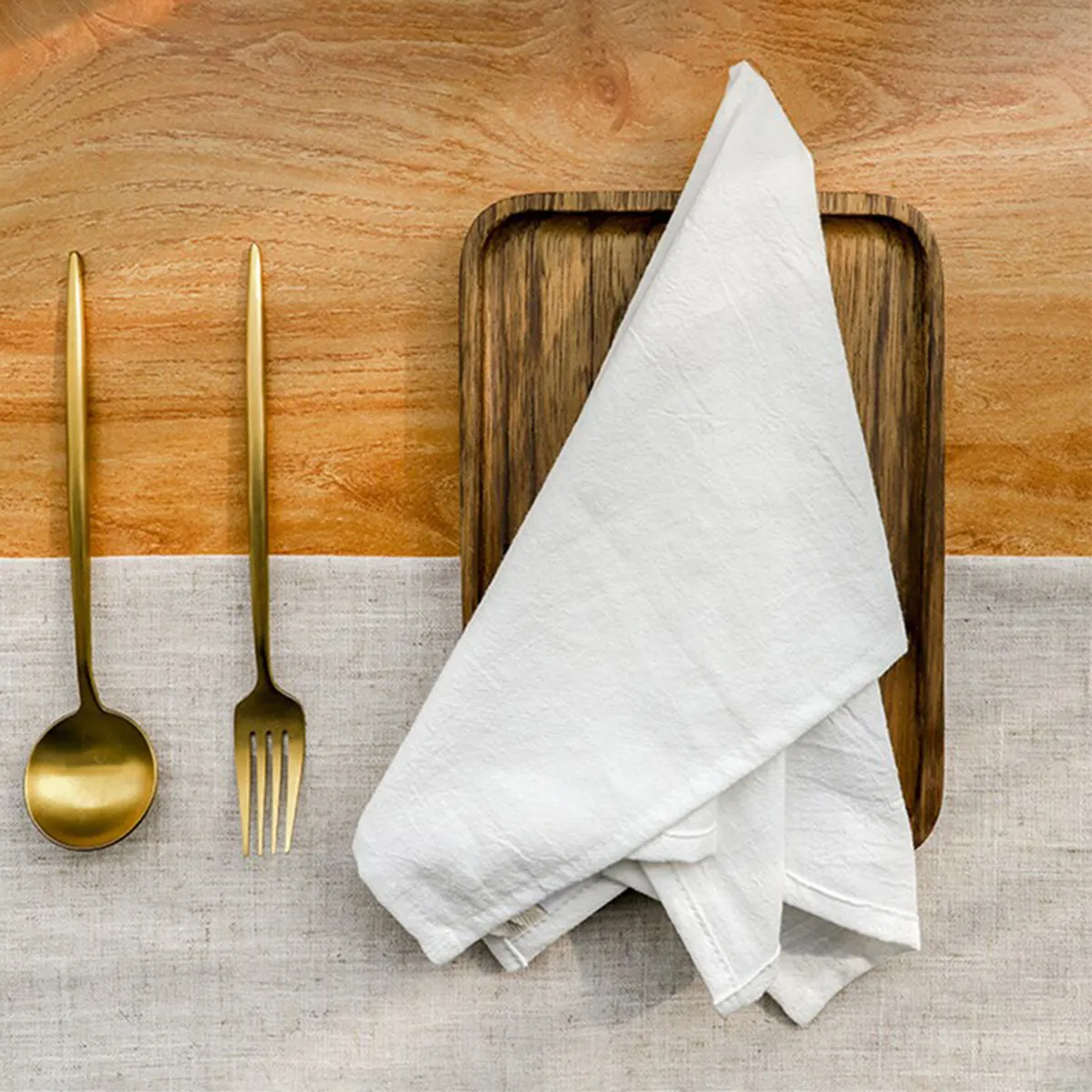 Özelleştirilmiş beyaz Hemstitch buruşuk pamuk peçeteler sınır yeniden kullanılabilir yumuşak düğün peçeteler küçük masa örtüsü akşam yemeği peçete