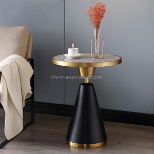 Table d'appoint ronde minimaliste moderne avec plateau en marbre, structure en métal doré, base en piédestal noir, table de réception d'hôtel, meubles - Product Image 4