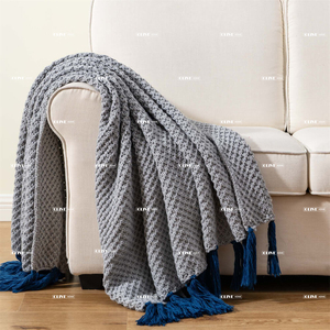Plaid tricoté personnalisé en polyester acrylique, vente en gros d'usine, plaid épais à tricot uni avec pompons pour canapé - Product Image 5