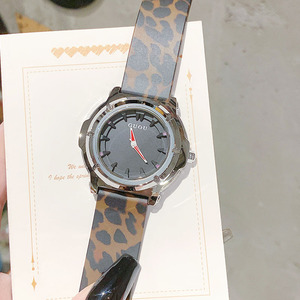Nouvelle montre pour femme tendance et élégante à imprimé léopard, grand cadran, bracelet en silicone - Product Image 3