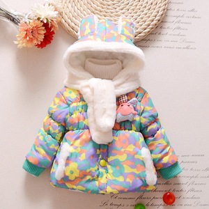 Abrigo Infantil de Alta Calidad con Capucha y Botones, Estampado Floral Invernal para Niñas - Product Image 3