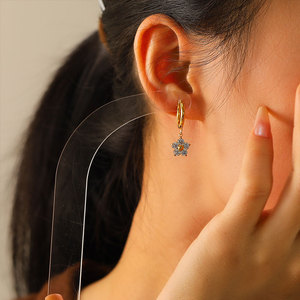 ต่างหูแฟชั่นรูปดอกไม้ประดับเพชรซิร์คอนชุบทอง 14k 18k ทำจากสแตนเลส 316L ขายส่งจำนวนมากสำหรับผู้หญิง - Product Image 4