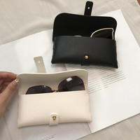 Boîte à lunettes en cuir PU blanc noir de luxe avec logo personnalisé paquet d'étuis à lunettes de soleil avec logo personnalisé