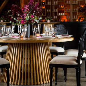 طاولة فاخرة حديثة للأعراس مصنوعة من الخشب الطبيعي الصلب 100٪ بسطح دائري قابل للإزالة مناسبة للتأجير في المناسبات - Product Image 3