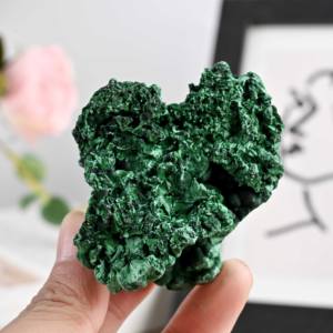 Espécimen Mineral de Malaquita de Alta Calidad, Cristal Verde Natural en Bruto para Adorno de Escritorio, Sanación Reiki y Colección - Product Image 2