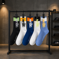 Chaussettes de sport montantes pour hommes en nylon/coton, idéales pour le basketball et la course, printemps-automne, pour activités extérieures, anti-transpiration, désodorisantes, avec logo tissé sur le bord.