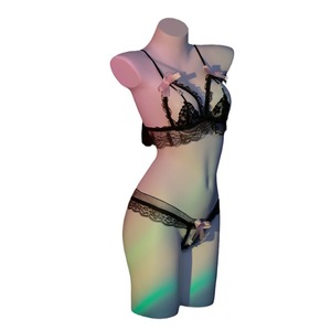 Ensemble de lingerie sexy en dentelle pour femme, avec détails perles noires, soutien-gorge triangle et culotte bikini taille basse - Product Image 4