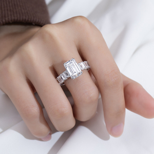 แหวนเพชรเมสซี่ รุ่น MSR-2094 ทอง 18K รูปทรงมรกต ประดับเพชรแบบซ่อนรอบเพชรเม็ดใหญ่ แหวนเพชรเพาะเลี้ยง แหวนหมั้น - Product Image 1
