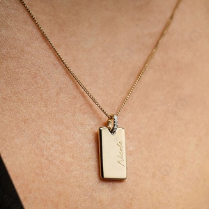 <span class=keywords><strong>Collana</strong></span> <span class=keywords><strong>con</strong></span> Ciondolo Rettangolare Personalizzabile in <span class=keywords><strong>Oro</strong></span> 18k Gemnel, Gioiello di Moda - Product Image 3