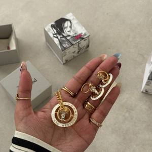 Nuevo Conjunto de Joyería de Alta Calidad 2025 de Moda Occidental, Reina Madre NANA, con Zirconia Grande 3D y Aleación de Cobre Galvanizado con Efecto Goteo de Resina Saturno - Product Image 3