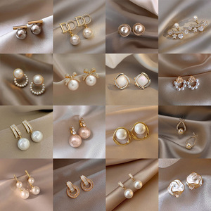 Boucles d'oreilles en argent S925 avec perles, luxe léger, haut <span class=keywords><strong>de</strong></span> gamme, tendance, polyvalentes, design <span class=keywords><strong>de</strong></span> niche, minimaliste, élégantes, cœur, florales, géométriques - Product Image 4