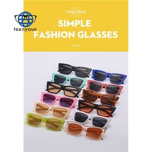Teenyoun <span class=keywords><strong>Lunettes</strong></span> <span class=keywords><strong>de</strong></span> <span class=keywords><strong>soleil</strong></span> <span class=keywords><strong>tendance</strong></span> pour femmes, style rétro, petites <span class=keywords><strong>lunettes</strong></span> rectangulaires, <span class=keywords><strong>lunettes</strong></span> <span class=keywords><strong>de</strong></span> <span class=keywords><strong>soleil</strong></span> carrées <span class=keywords><strong>tendance</strong></span> pour femmes, <span class=keywords><strong>lunettes</strong></span> <span class=keywords><strong>de</strong></span> <span class=keywords><strong>soleil</strong></span> œil <span class=keywords><strong>de</strong></span> chat, nouveauté <span class=keywords><strong>2023</strong></span> - Product Image 6