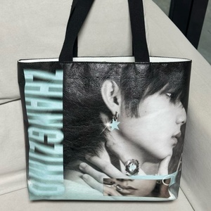 Maßgefertigte Wiederverwendbare Wasserdichte Fanatic Dupont Tyvek Schultertasche mit Buchstabenmuster und Tragegriff - Product Image 2