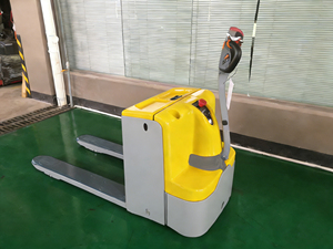 Weliftrich EPT-20H 2ton Load Capacity Electric Pallet Truck Lead-Acid Battery 24V/100Ah Pneumatic Tire Standing Operation - Product Image 6