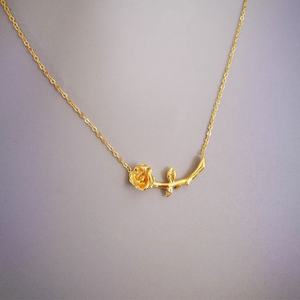 Collier pendentif rose vintage de luxe léger en acier inoxydable plaqué or 14 carats, couleur claire, inaltérable, pour homme et femme - Product Image 3