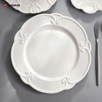 Services de vaisselle en céramique blanche gaufrée pour mariage, ensembles de vaisselle occidentale en porcelaine, plats de service chauds pour restaurant