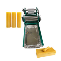Bienenwachs-Grundplattenmaschine: Bienenrahmen mit Wachsgrundplatten, Bienenwachs-Wabenmaschine