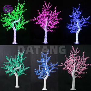 Lumière d'arbre LED en PVC étanche et illuminée pour la décoration de parcs à thème, jardins, places publiques, festivals et éclairage nocturne - En vente - Product Image 4