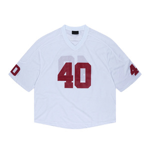 เสื้อฟุตบอลผู้ชายทรงโอเวอร์ไซส์ ระบายอากาศได้ดี ผลิตจากโพลีเอสเตอร์แบบซับลิเมชั่น เหมาะสำหรับกิจกรรมกลางแจ้ง สไตล์เรโทร สามารถปรับแต่งได้ - Product Image 4