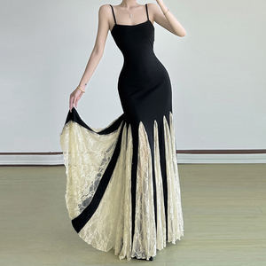 Vestido de Tirantes Finos de Diseño Francés Pure Desire con Encaje y Contraste en la Cintura, Nuevo, Elegante y Estilizador - Product Image 6