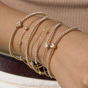Brazalete Geométrico Abierto de Cristal para Mujer, Diseño de Estrella Dorada, Engaste de Canal, Joyería para Uso Diario - Product Image 3
