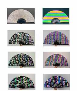 Éventail pliant en bambou noir de 33 cm avec tissu réfléchissant, sculpté à la main, cadeau d'affaires promotionnel pour l'Europe - Product Image 3