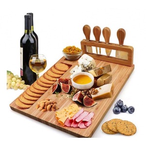 Tabla de Quesos de Bambú Cuadrada con Juego de Cuchillos para Servir y Cortar Queso, Frutas y Pan - Product Image 2
