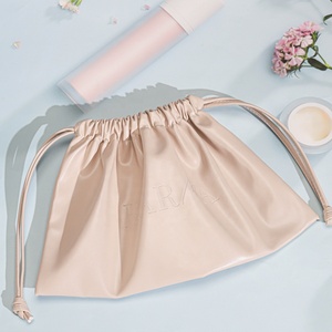 Venta al por mayor logotipo personalizado en relieve maquillaje lápiz labial almacenamiento Pu bolsa de cuero impermeable viaje lavado cosmético bolsa con cordón - Product Image 3