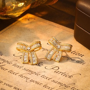 Pendientes de Botón con Microincrustaciones de Circonia para Mujer, Estilo Clásico de Lujo Ligero de Alta Gama, Versátiles, Inspirados en Celebridades - Product Image 2