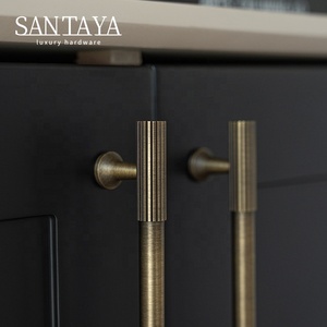 Poignées Santaya en laiton massif bronze antique, à longues poignées en T côtelées pour armoires de chambre et tiroirs de cuisine - Product Image 5