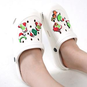 Breloques de chaussures en PVC souple de Noël <span class=keywords><strong>Grinch</strong></span> en gros, breloques de chaussures personnalisées de marque de créateur - Product Image 1