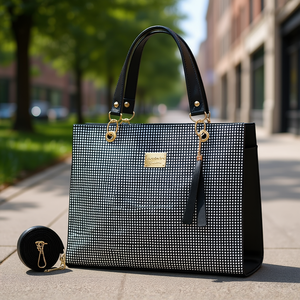 Sac cabas pour femme Isadora Cuadri, motif à pois, cuir vegan noir, décontracté, usage quotidien, élégant, décoration avec chaînes - Product Image 2