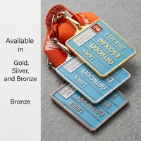 Médailles de natation personnalisées en métal plaqué or avec émail bleu doux, finition de qualité supérieure, conception gratuite, médaille rectangulaire pour sports de natation