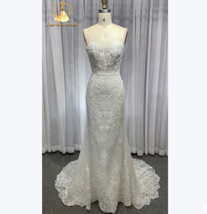 Aurtertx Bride <span class=keywords><strong>SARAY</strong></span> Abito da Sposa Classico a Maniche Lunghe con Scollo a Barca, Interamente in Pizzo, Stile Sirena, con Applicazioni in Pizzo Francese e Strascico a Cappella - Product Image 1