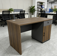 Bureau d'ordinateur sur pied écologique couleur noyer, best-seller, avec rangements intégrés - Mobilier de bureau moderne