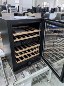 Refroidisseur de boissons électrique personnalisé en acier inoxydable noir, armoire réfrigérante à température constante, capacité 130L, pour la maison et l'hôtel - Product Image 5