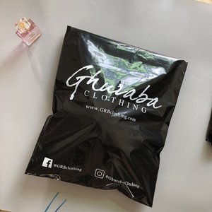 Beautiful Glossy Black Poly Mailer Garment Express Customized Logo Printed Plastic Shipping <b>Bags</b> for Clothing Boutique - Product Image 4