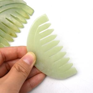 Peigne à cheveux en jade naturel Xiuyan Jade Gua Sha Outils Jade Masseur de cuir chevelu Tête Merdian Peigne pour thérapie d'acupuncture Peigne Guasha - Product Image 5