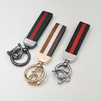 Porte-clés en métal personnalisé créatif pour voiture et moto, porte-clés de sac haut de gamme, minimaliste, pour couple, avec pendentif tressé