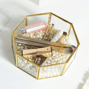 Caja de Joyería Hexagonal Clásica de Vidrio con Marco de Metal Dorado, Exhibidor Transparente para Recuerdos, Organizador de Joyas para Mujer - Product Image 6