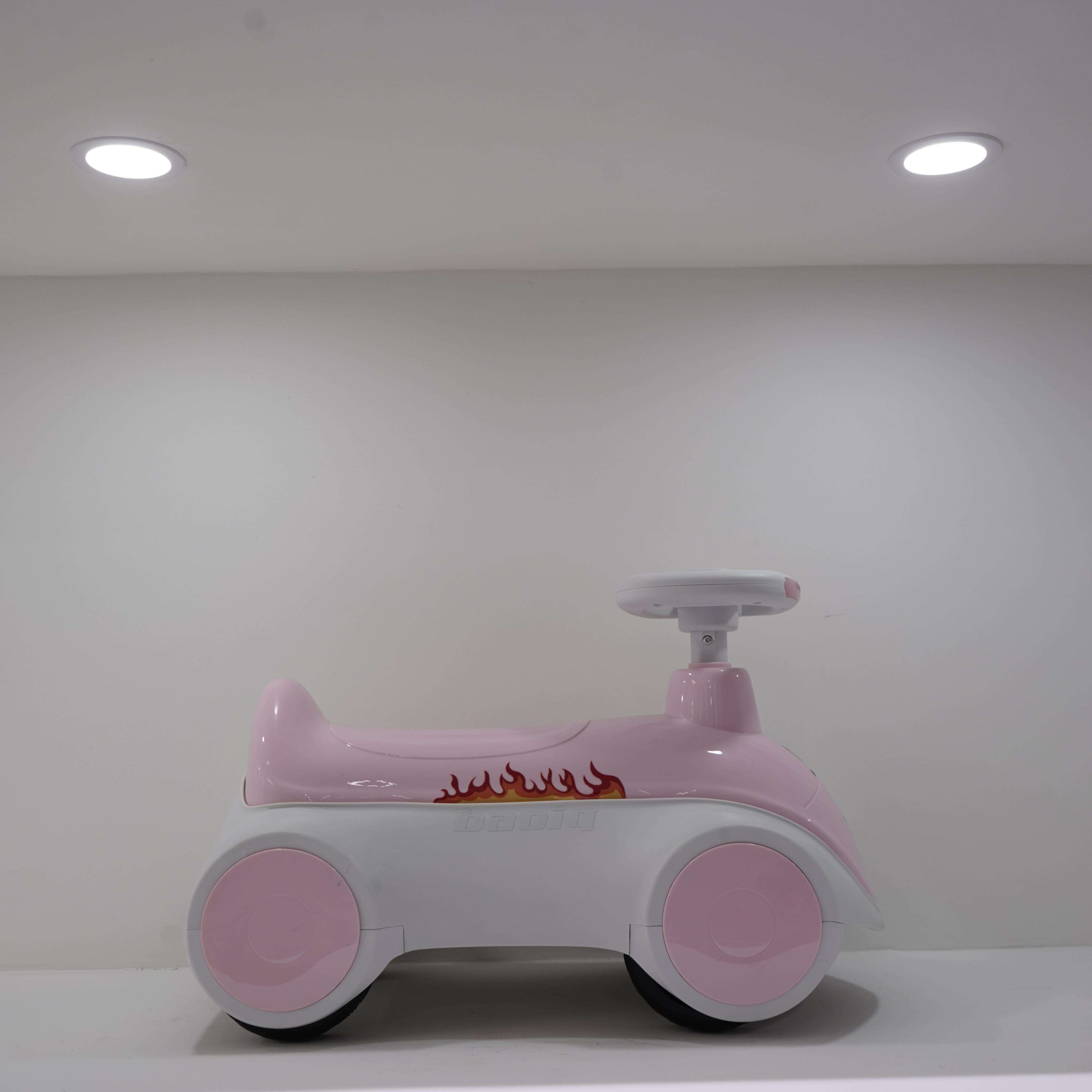 pink and white color-blocking