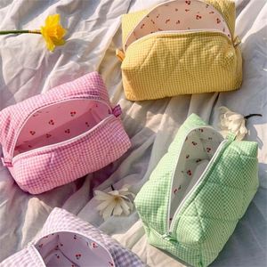 Fresh Plaid Quilted Cotton Eco-Friendly Large Capacity <b>Cosmetic</b> Bags Custom Travel Printed Makeup <b>Organizer</b> Pouch Bridesmaid - Product Image 1