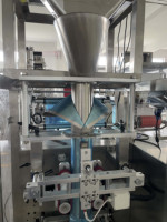 Machine d'étiquetage verticale automatique pour granulés plastiques, snacks, aliments surgelés, nouilles fraîches et ensachage d'engrais