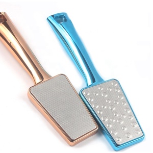 أدوات العناية بالأقدام مخصصة من الشركة المصنعة ، جهاز إزالة الكالس من الفولاذ المقاوم للصدأ مزدوج الجانب ، ملف القدم بمقبض بلاستيكي طويل - Product Image 4